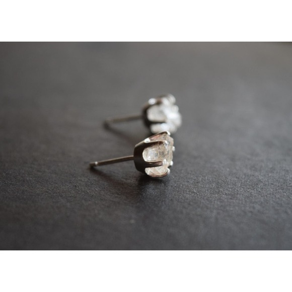 Sterling silver stud earrings, alternative diamond, uncut natural gemsto… - Picture 4 of 5